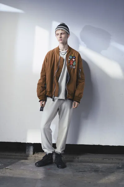 Look 3